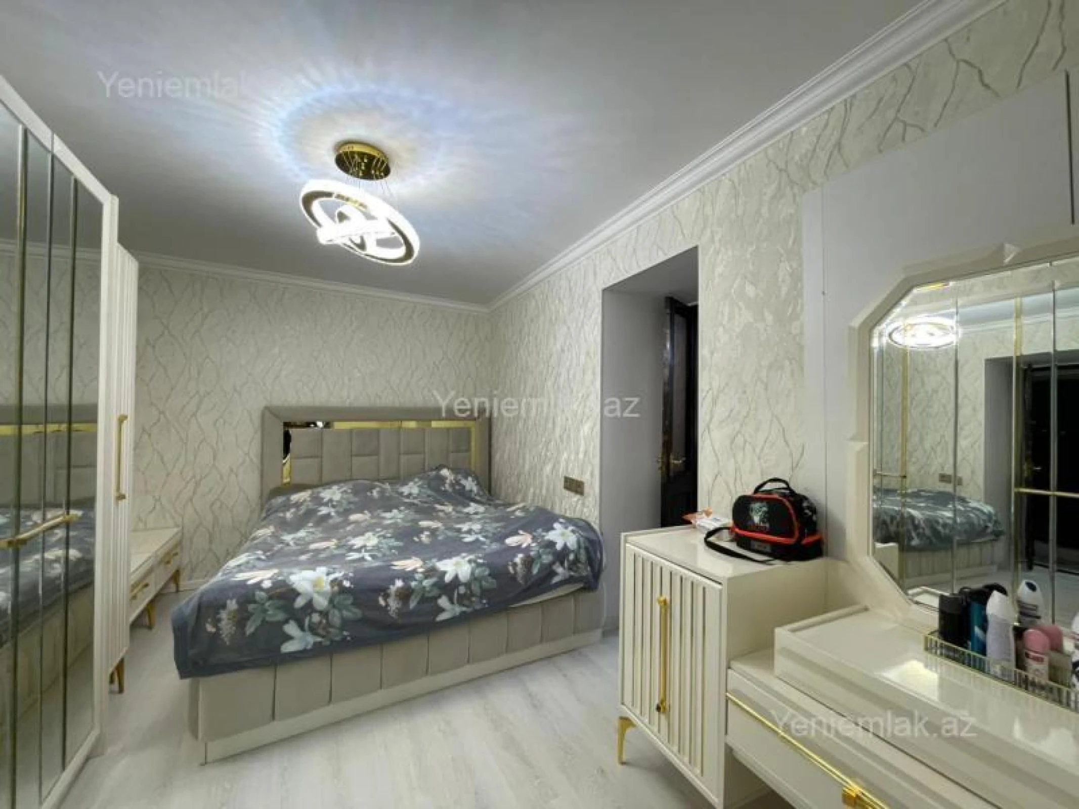 Satılır 2 otaqlı köhnə tikili 73 m²