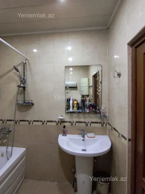 Satılır 4 otaqlı köhnə tikili 110 m²