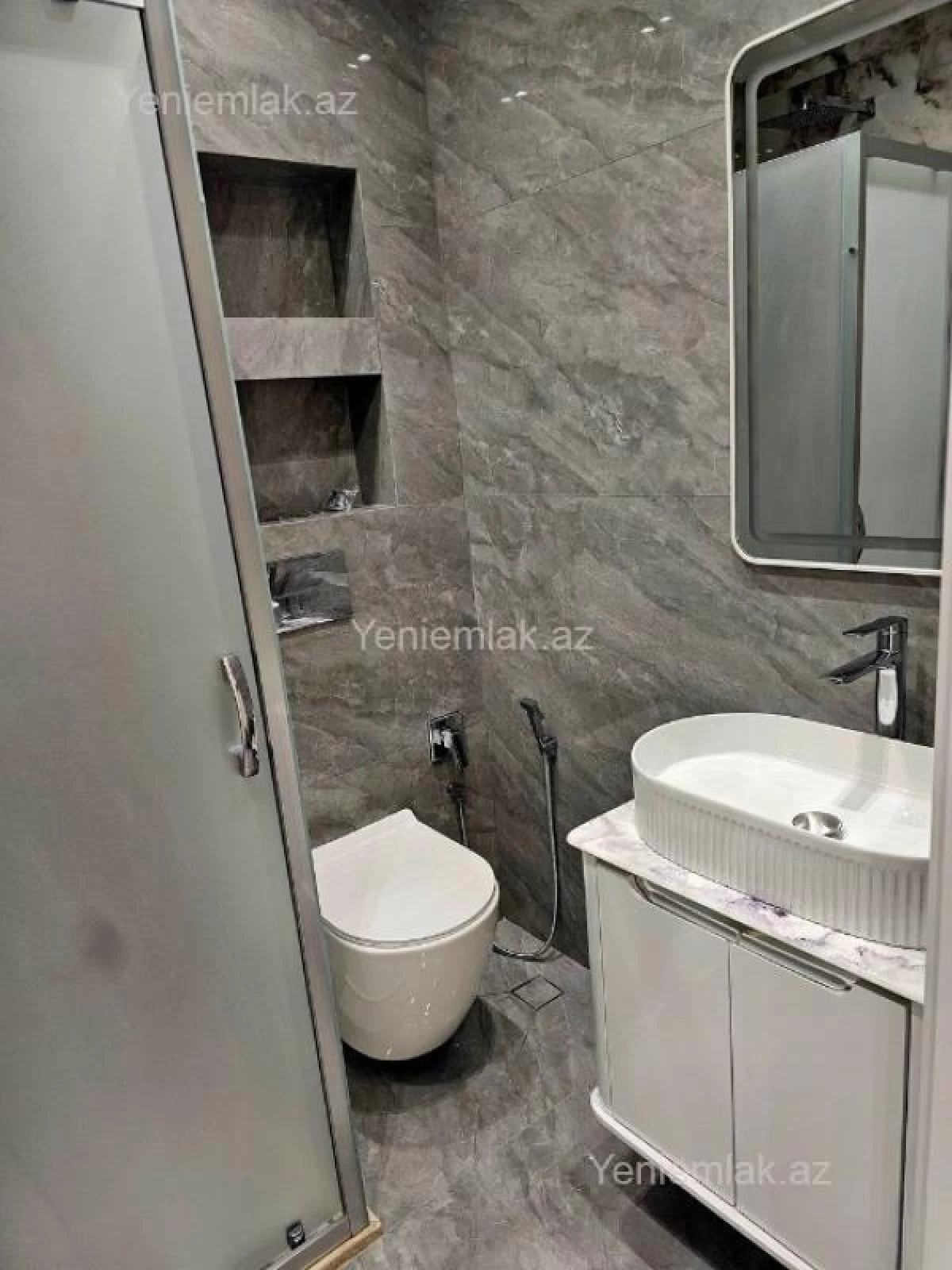 Satılır 2 otaqlı köhnə tikili 55 m²