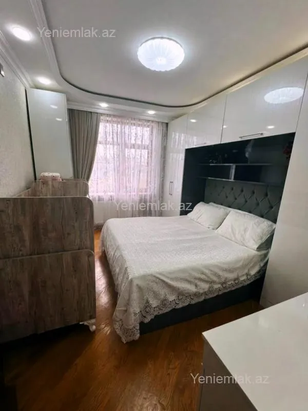 Satılır 2 otaqlı köhnə tikili 60 m²