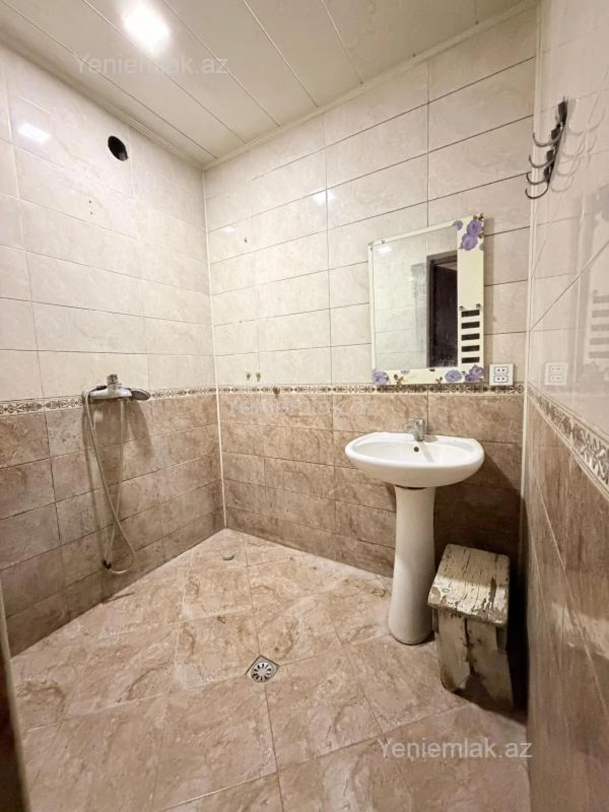 Satılır 4 otaqlı köhnə tikili 100 m²