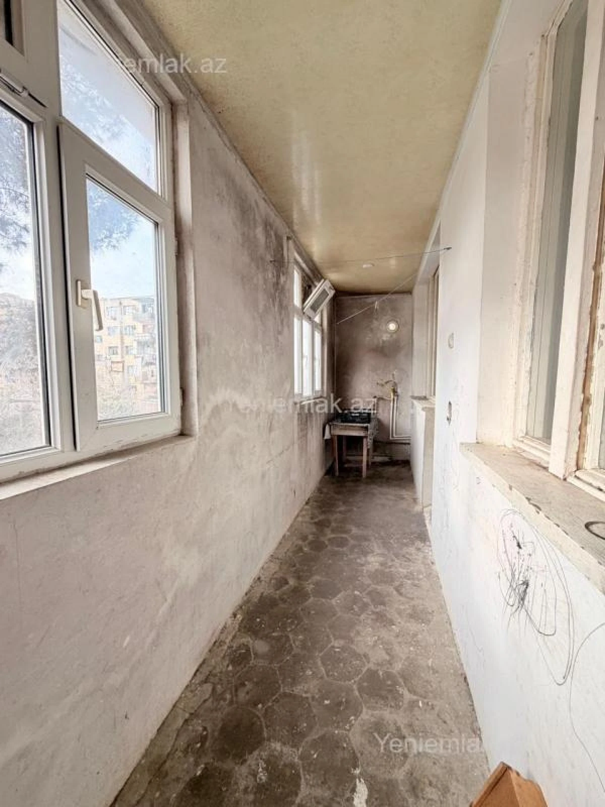 Satılır 4 otaqlı köhnə tikili 100 m²