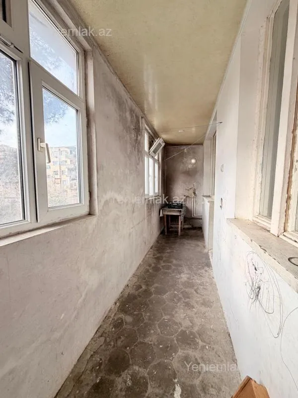 Satılır 4 otaqlı köhnə tikili 100 m²