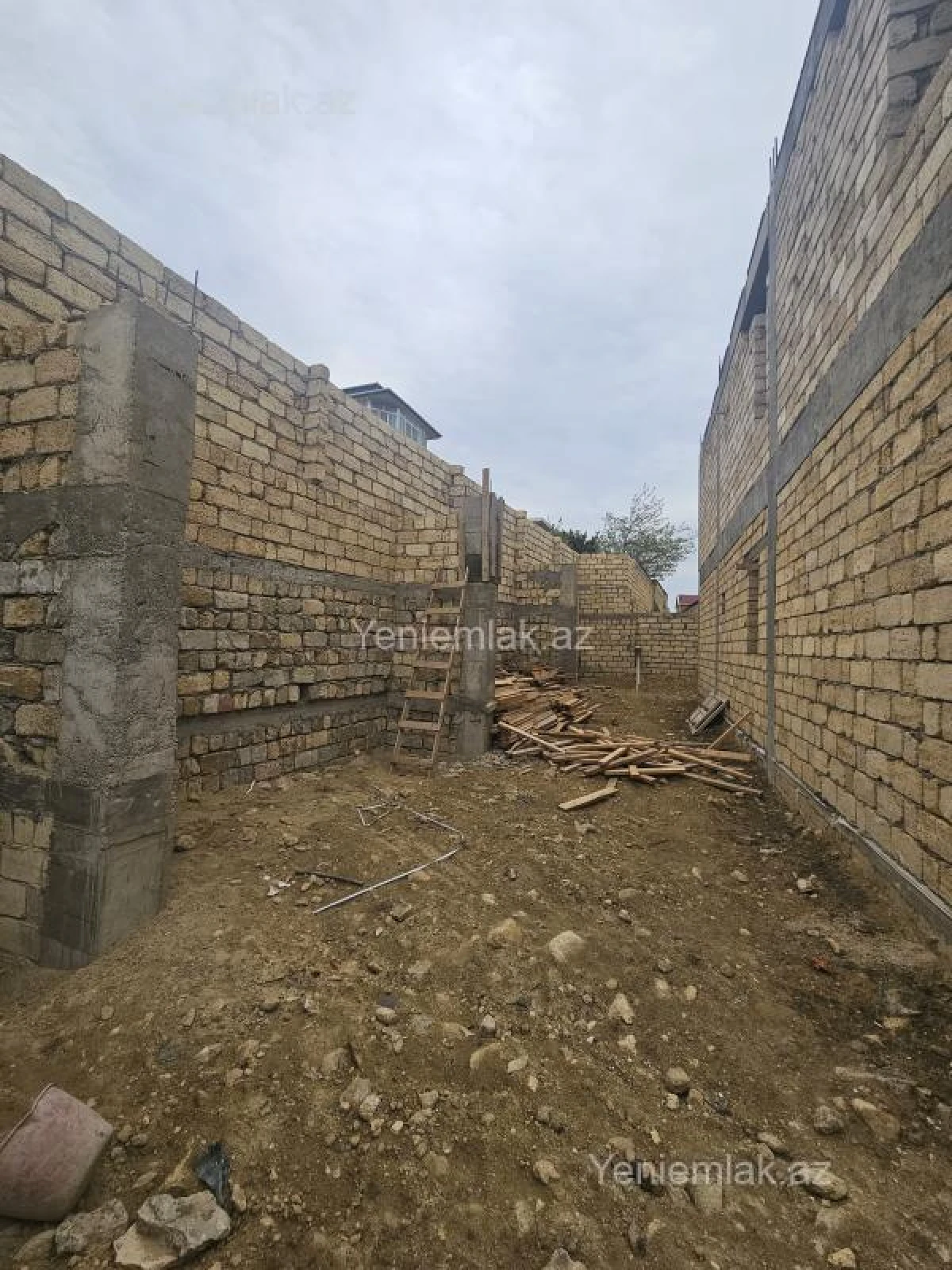 Satılır 6 otaqlı həyət evi 360 m²