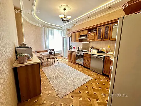 Satılır 3 otaqlı yeni tikili 140 m²