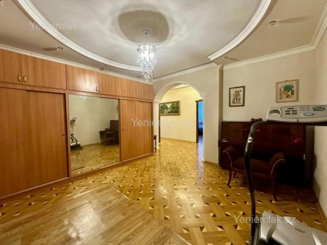 Satılır 3 otaqlı yeni tikili 140 m²