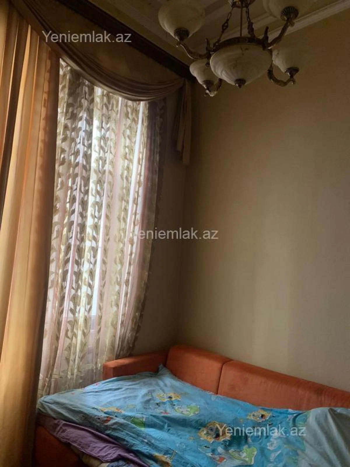 Satılır 5 otaqlı köhnə tikili 200 m²