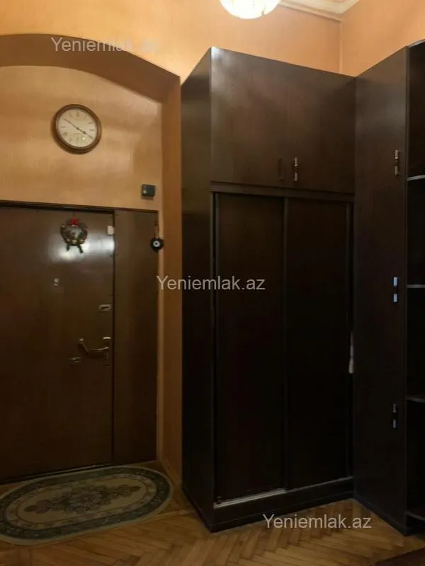 Satılır 5 otaqlı köhnə tikili 200 m²