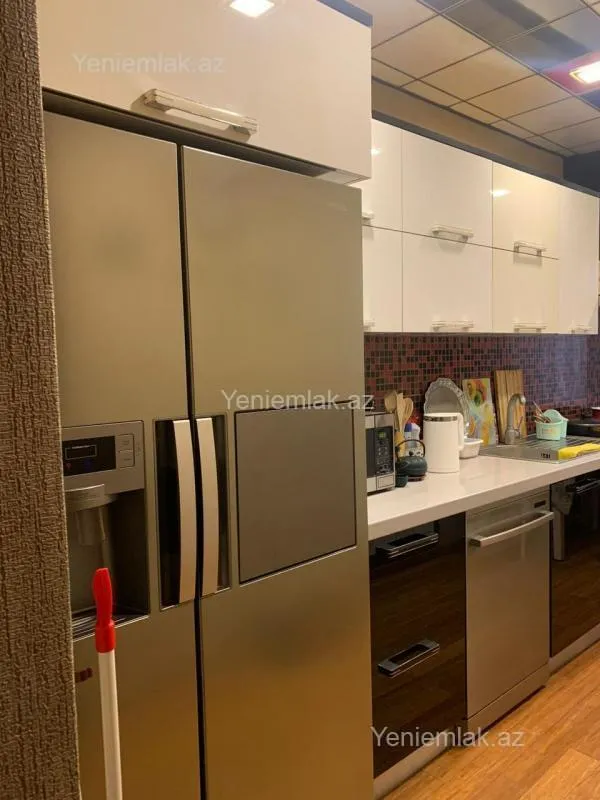 Satılır 5 otaqlı köhnə tikili 200 m²