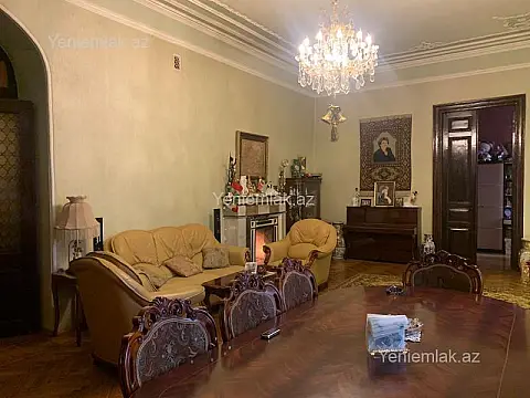 Satılır 5 otaqlı köhnə tikili 200 m²