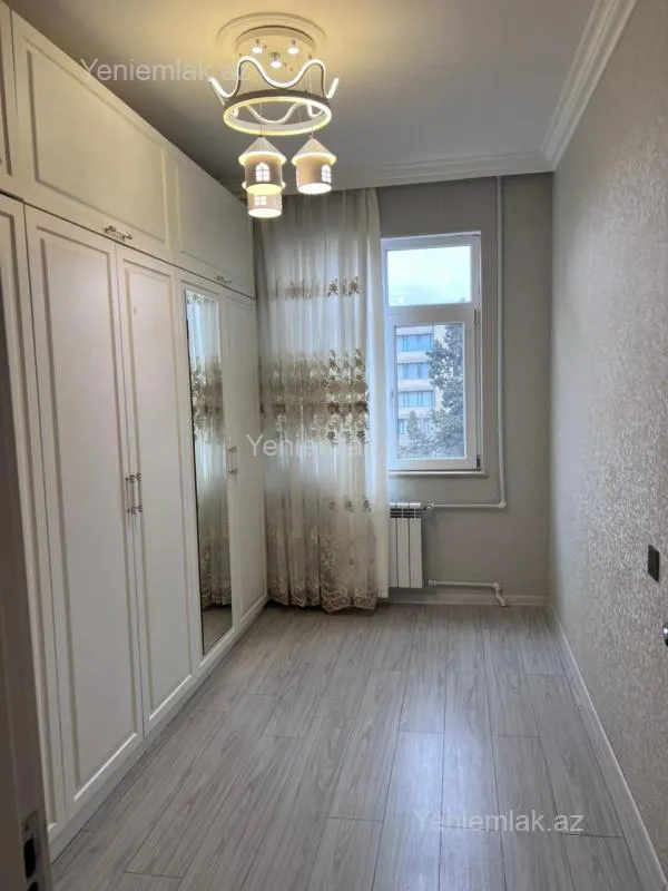 Satılır 3 otaqlı köhnə tikili 75 m²