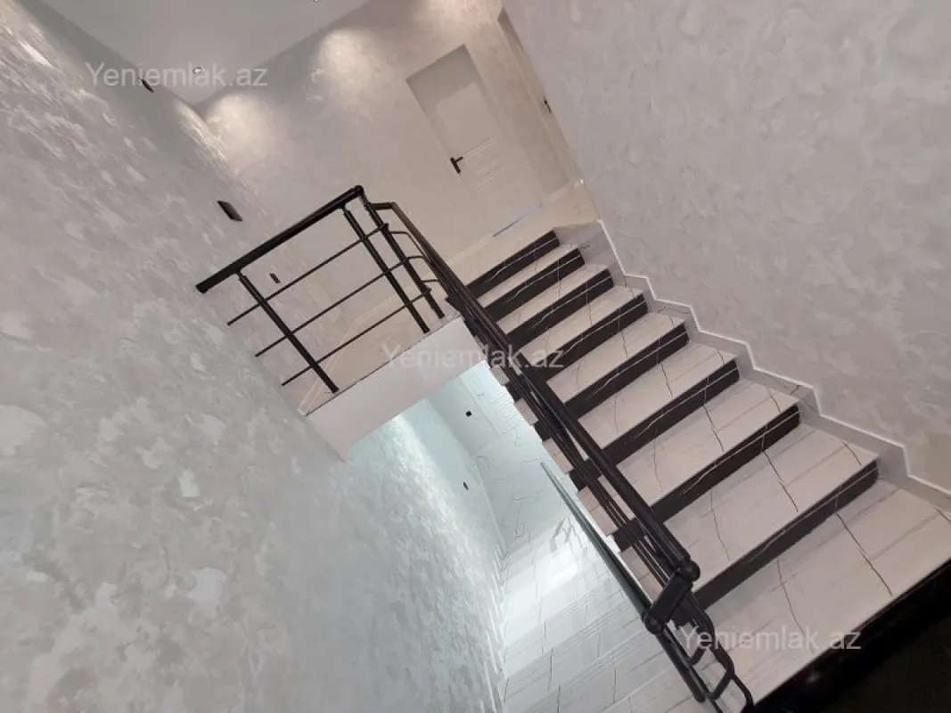 Satılır 4 otaqlı həyət evi 17.5 m²