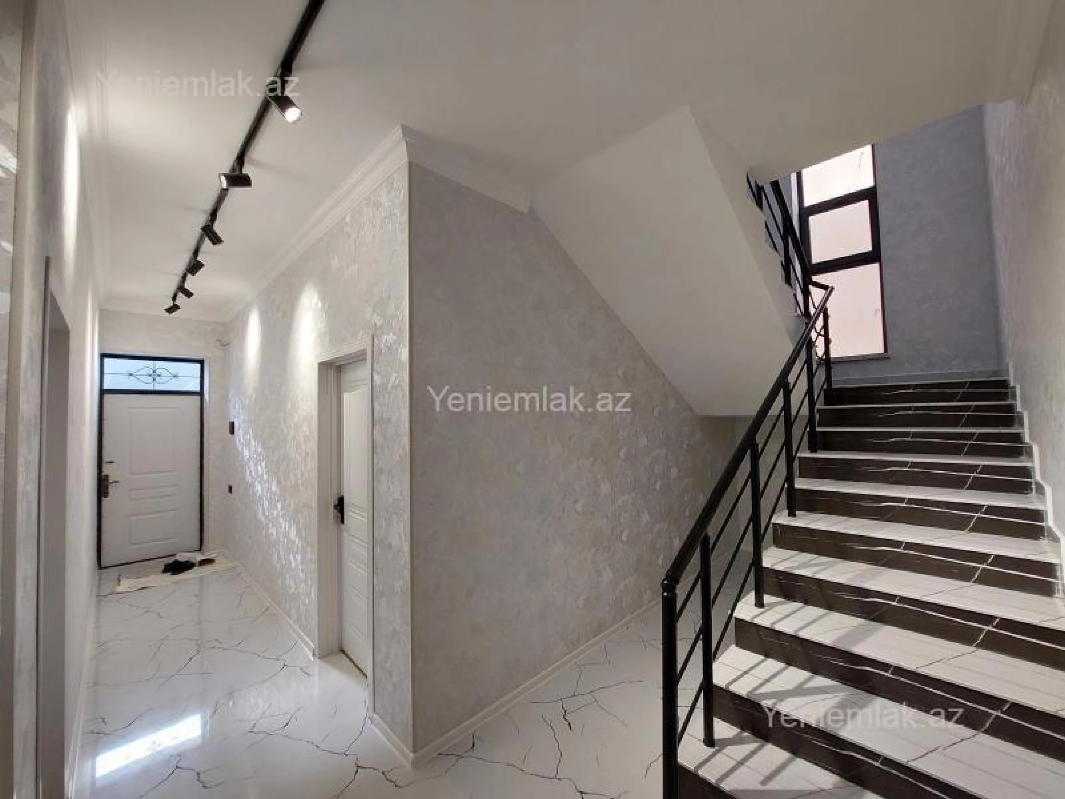 Satılır 4 otaqlı həyət evi 17.5 m²
