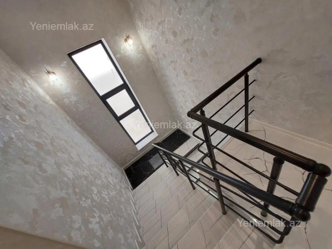 Satılır 4 otaqlı həyət evi 17.5 m²