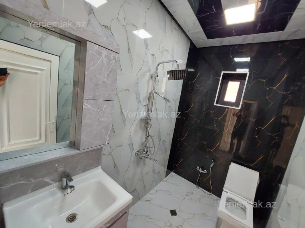 Satılır 4 otaqlı həyət evi 17.5 m²