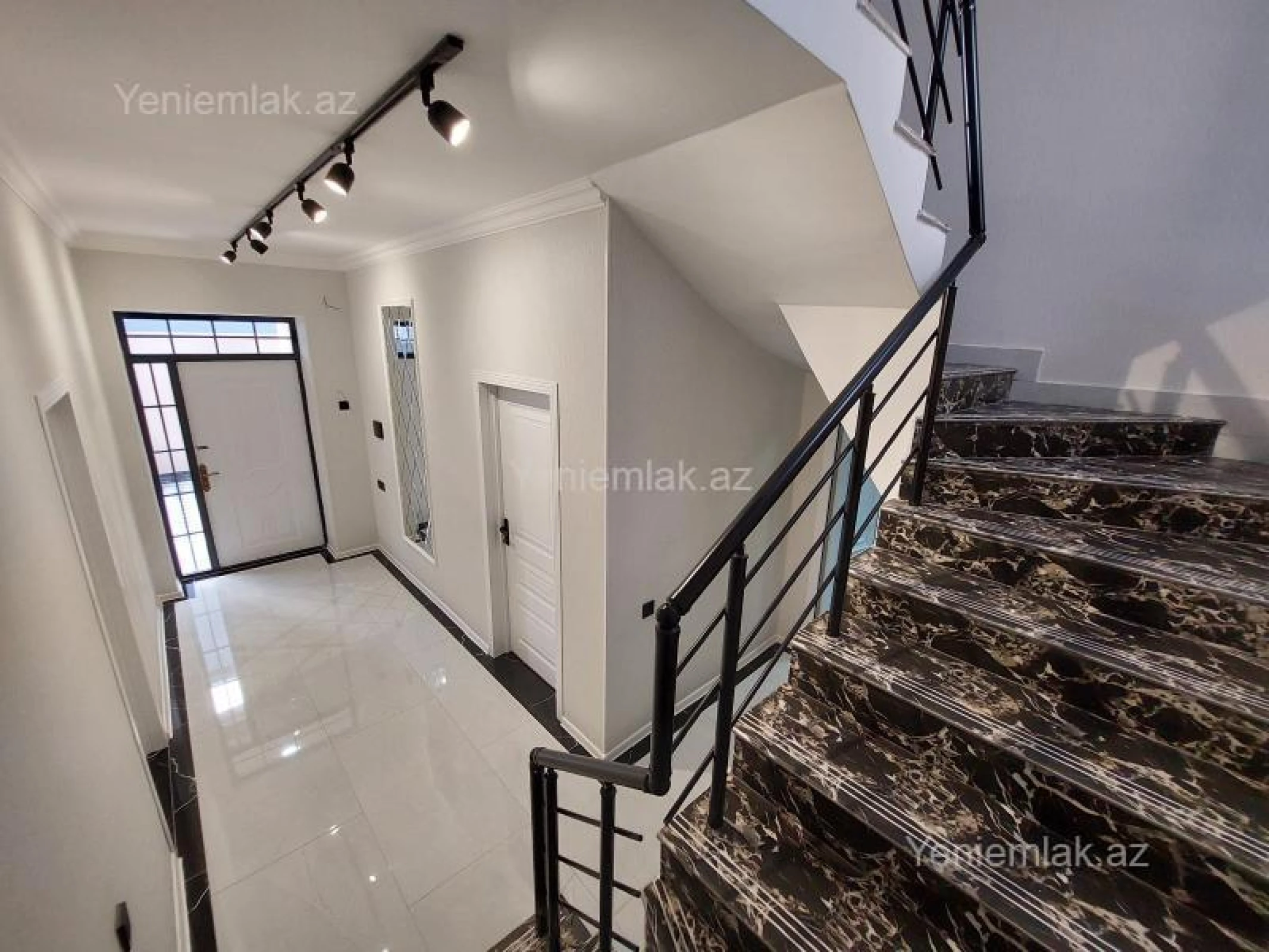 Satılır 4 otaqlı həyət evi 157 m²