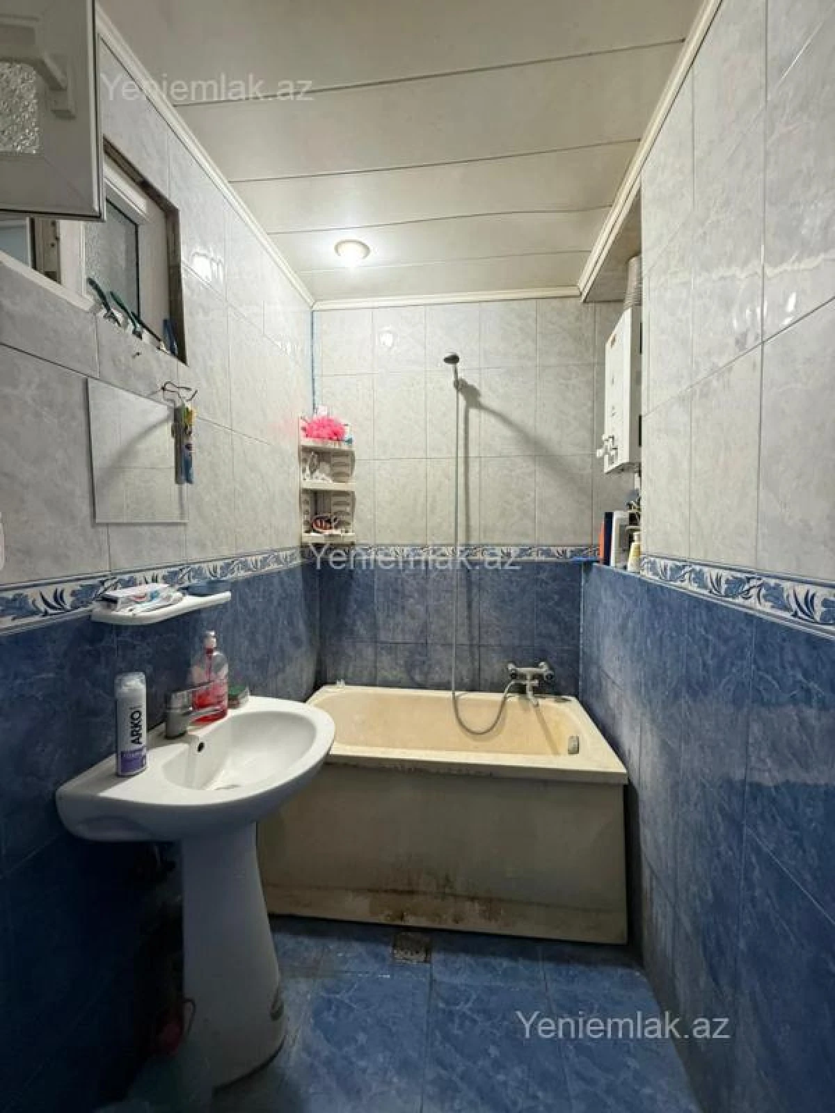 Satılır 2 otaqlı köhnə tikili 65 m²