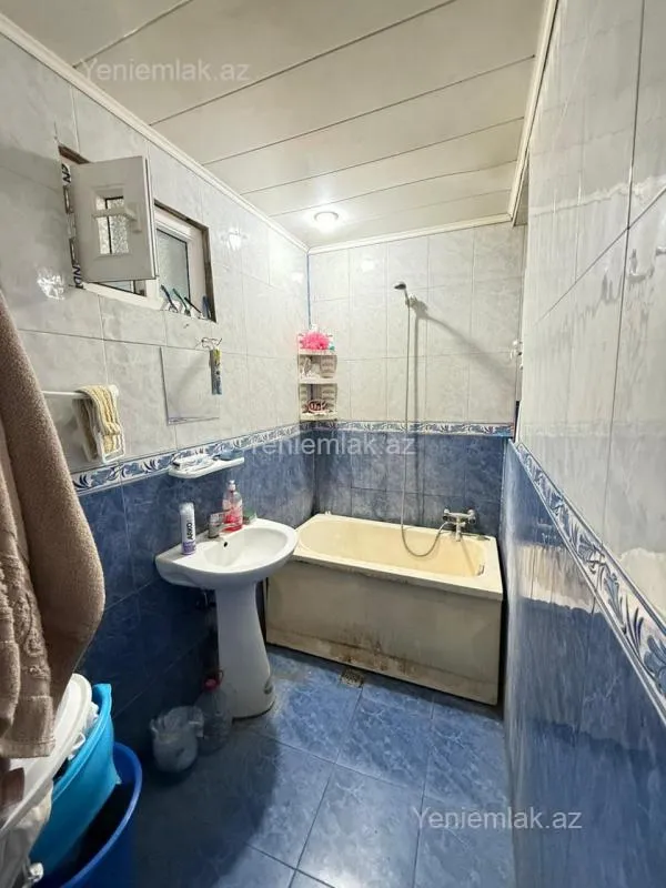 Satılır 2 otaqlı köhnə tikili 65 m²