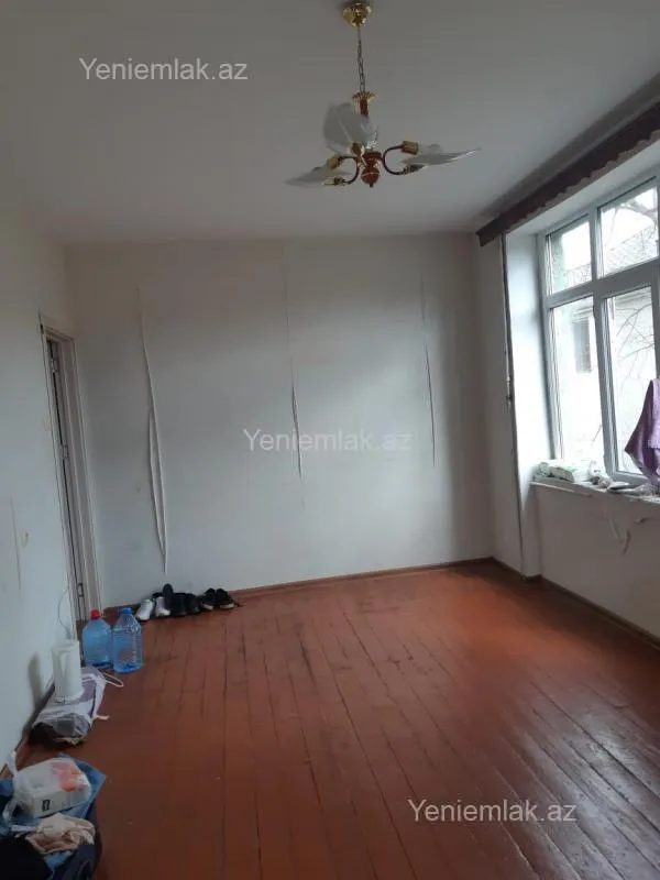 Satılır 1 otaqlı köhnə tikili 40 m²