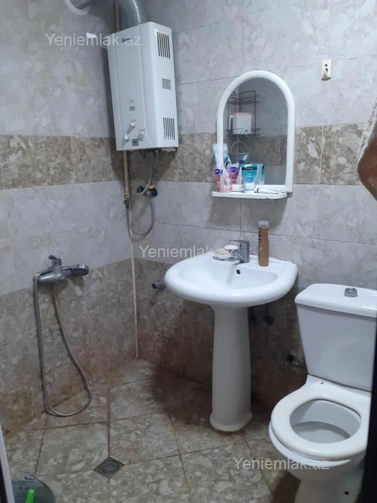 Satılır 1 otaqlı köhnə tikili 40 m²