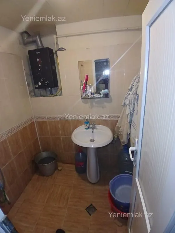 Satılır 2 otaqlı köhnə tikili 52 m²