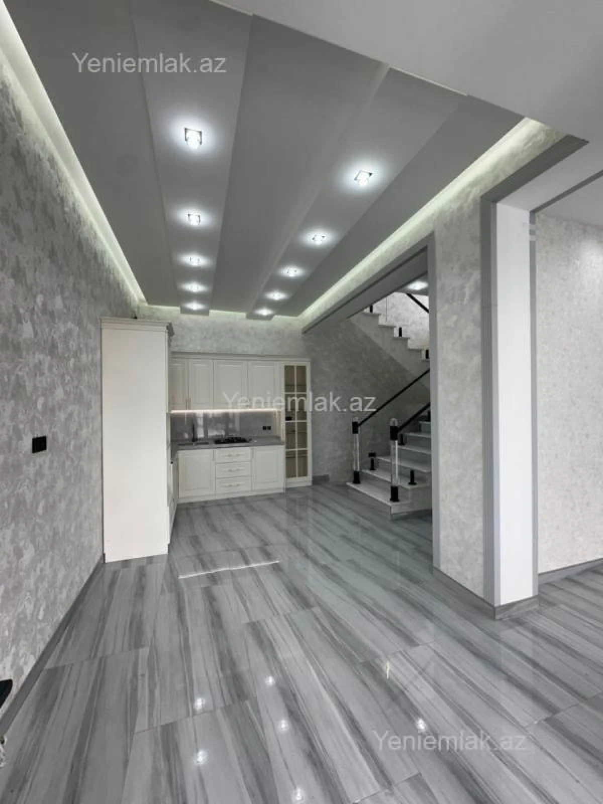 Satılır 4 otaqlı həyət evi 200 m²