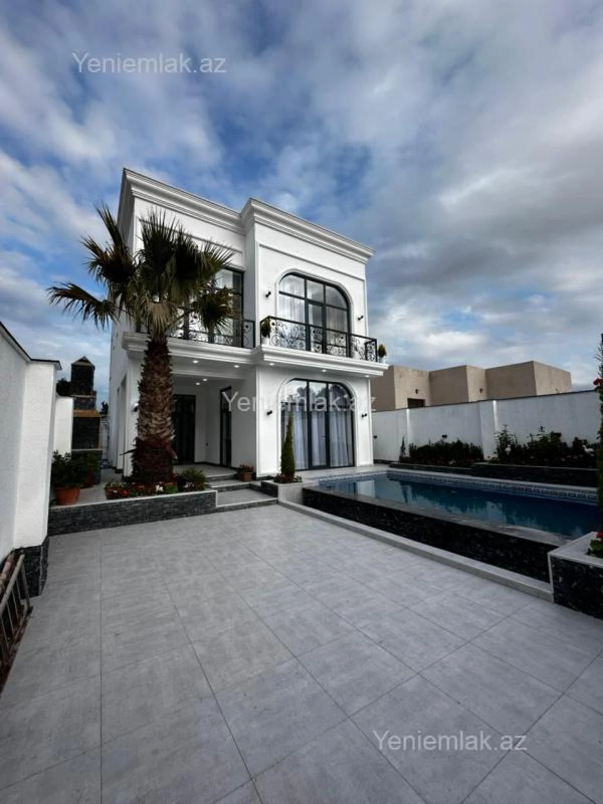 Satılır 4 otaqlı həyət evi 200 m²