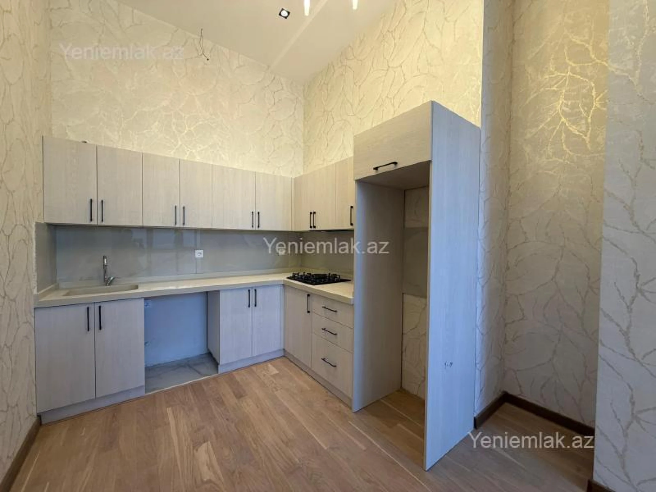 Satılır 2 otaqlı köhnə tikili 53 m²