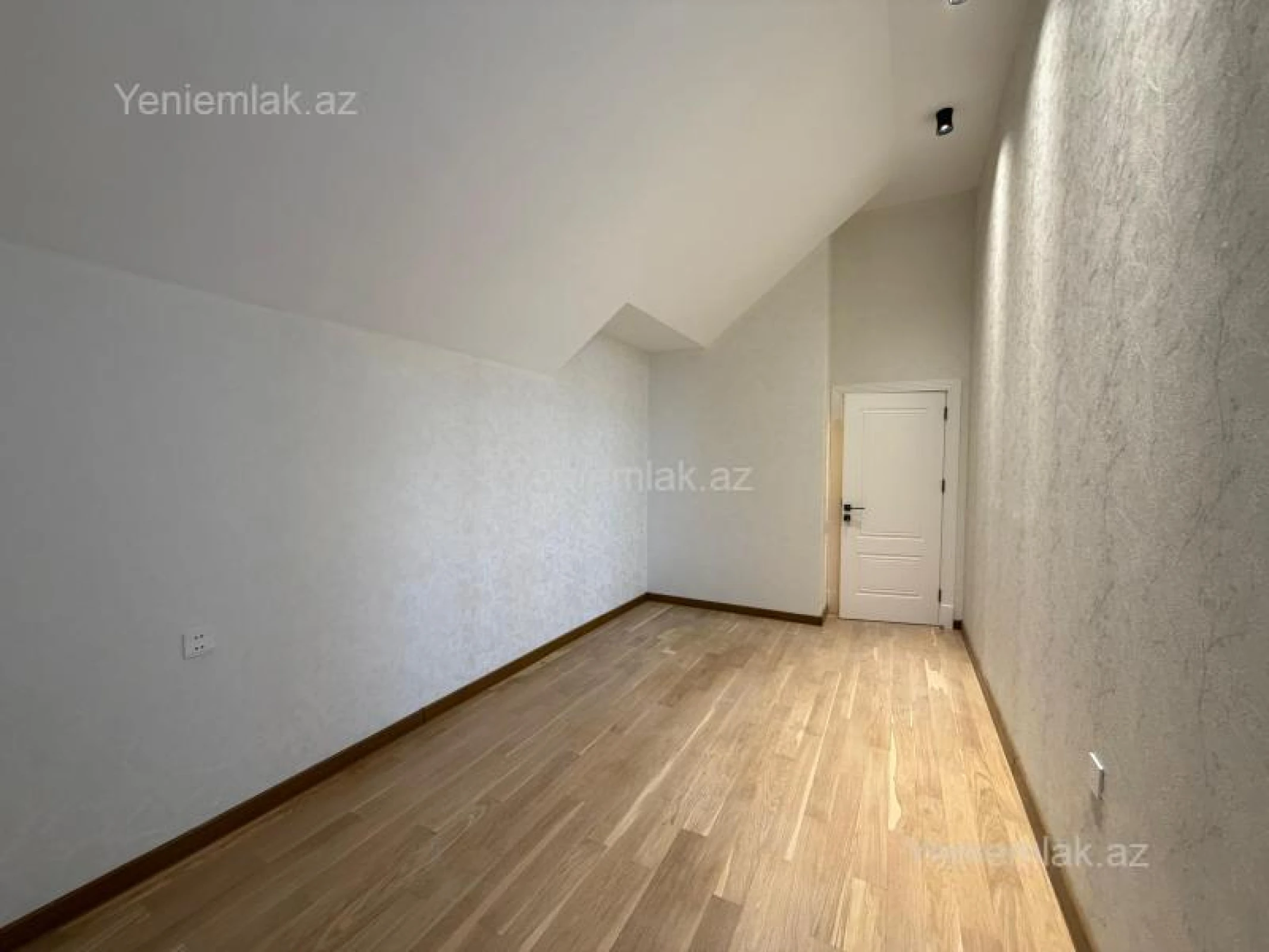 Satılır 2 otaqlı köhnə tikili 53 m²