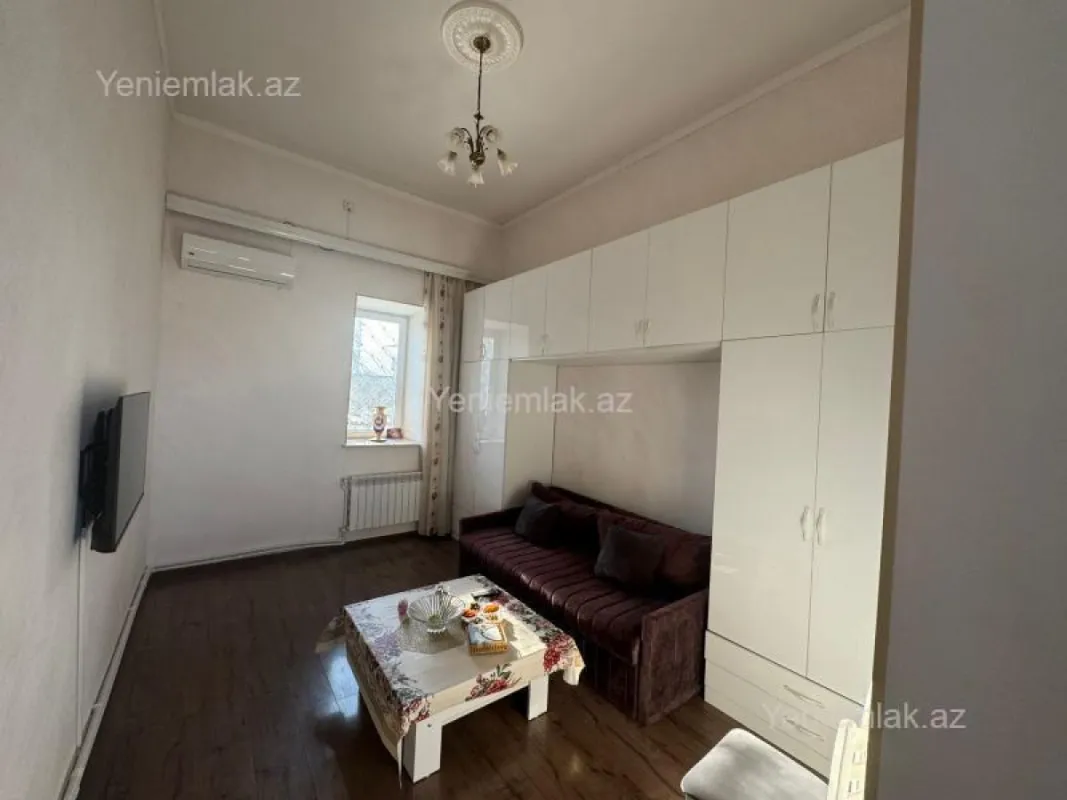 Satılır 1 otaqlı köhnə tikili 35 m²