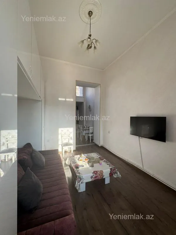 Satılır 1 otaqlı köhnə tikili 35 m²