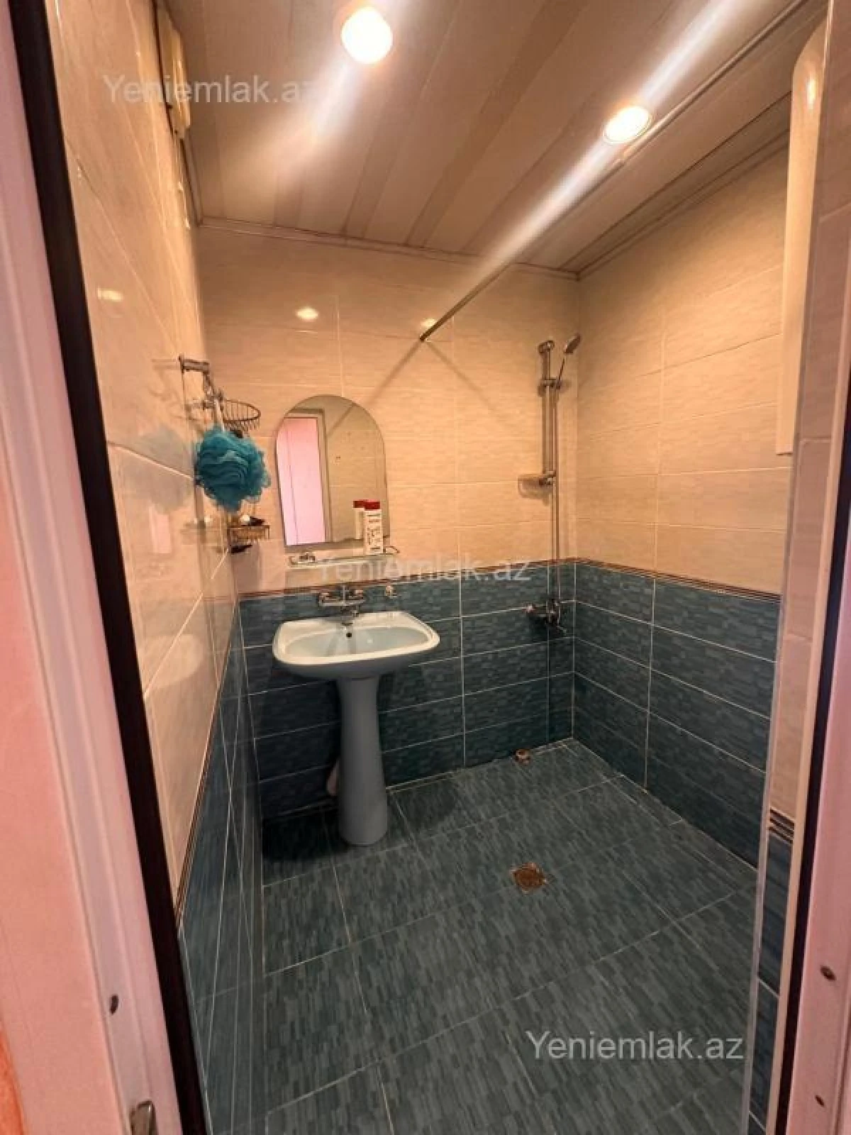 Satılır 2 otaqlı köhnə tikili 55 m²