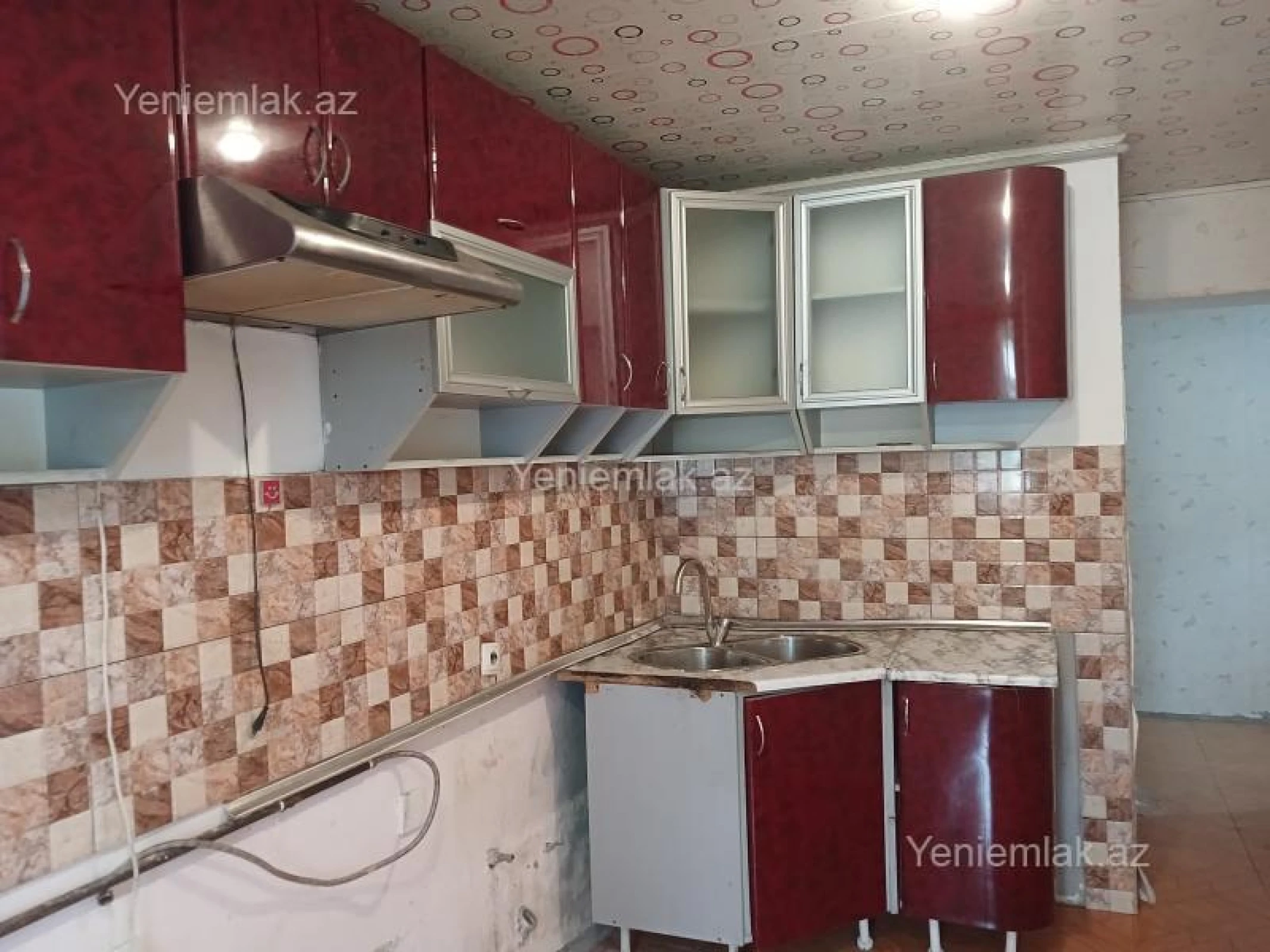 Satılır 3 otaqlı köhnə tikili 55 m²