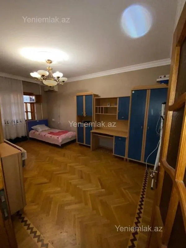 Satılır 4 otaqlı köhnə tikili 110 m²