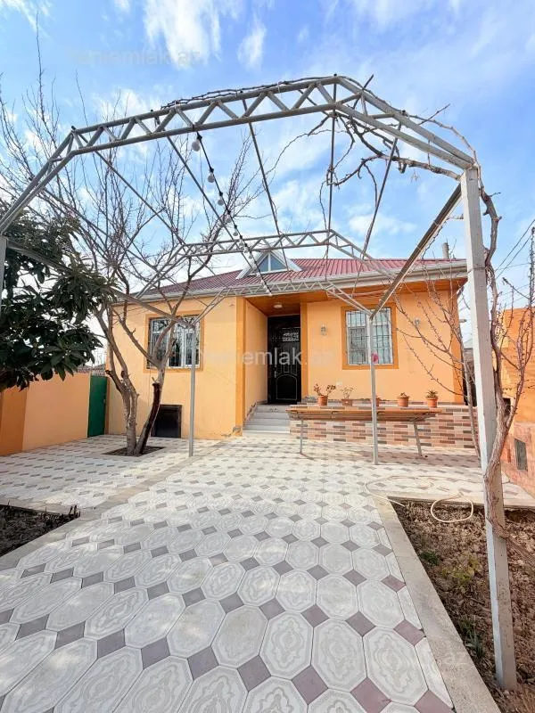Satılır 4 otaqlı həyət evi 130 m²