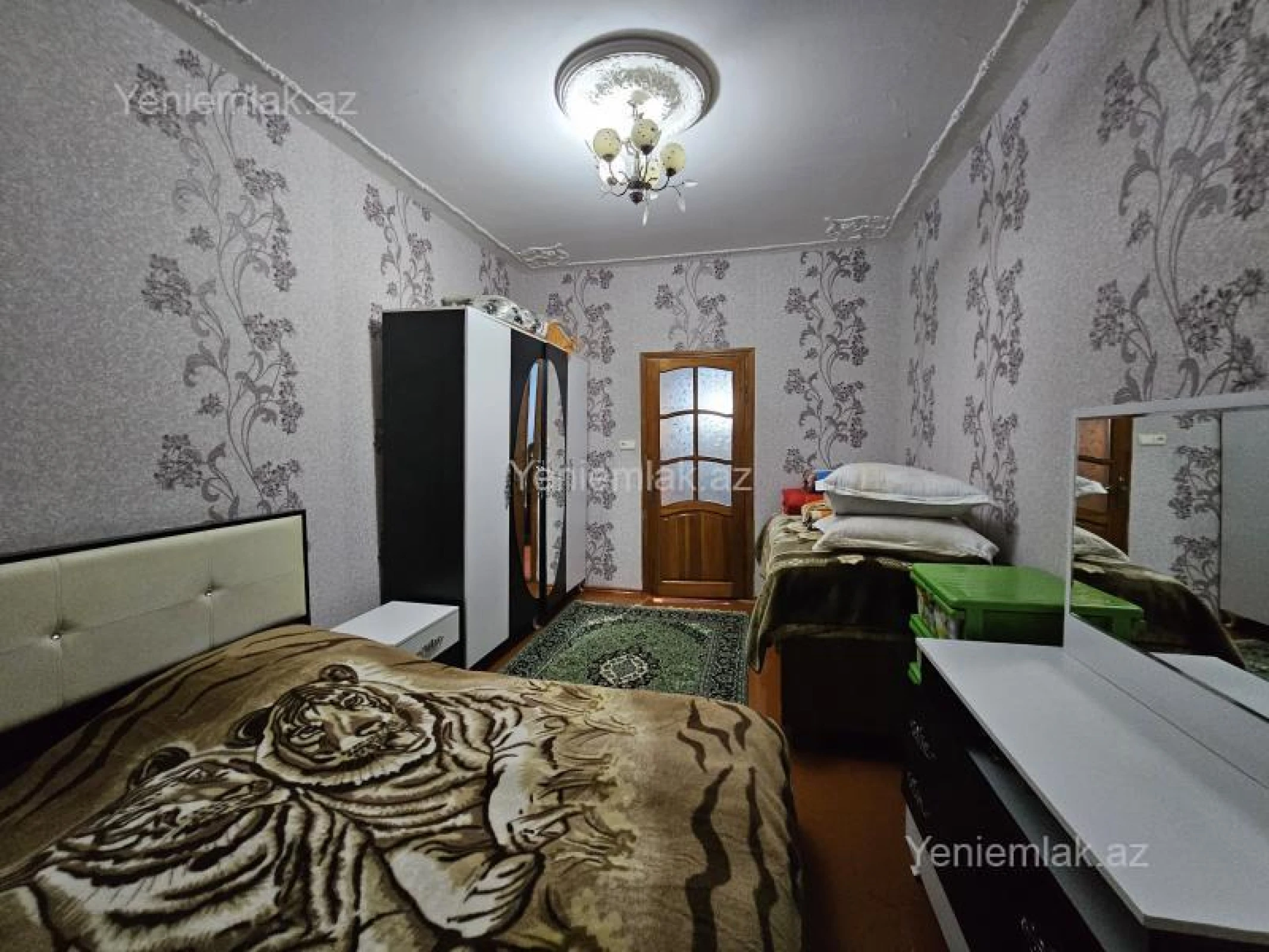 Satılır 2 otaqlı köhnə tikili 55 m²