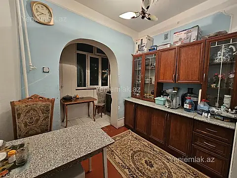 Satılır 2 otaqlı köhnə tikili 55 m²