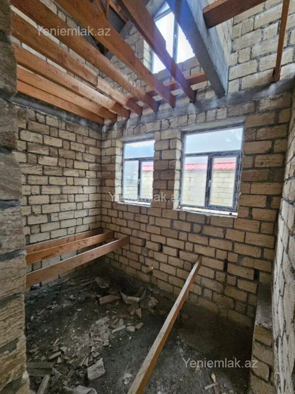 Satılır 5 otaqlı həyət evi 140 m²