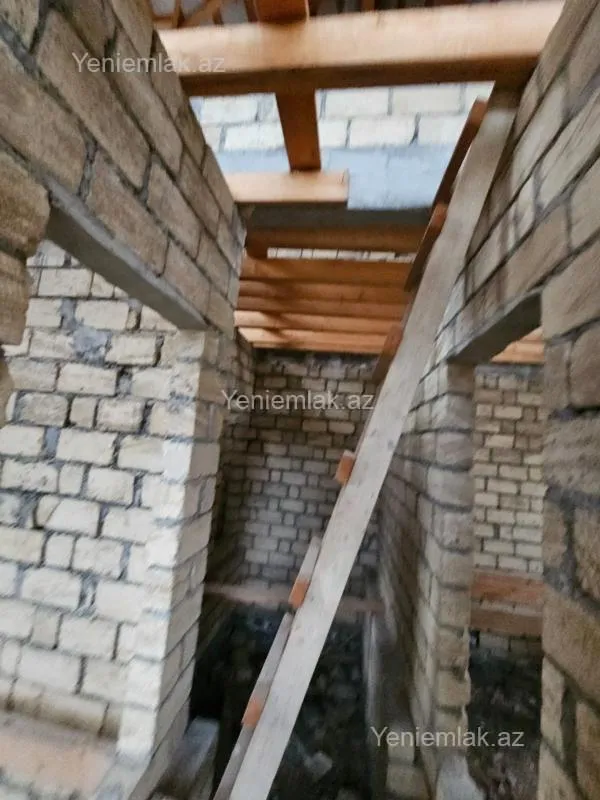 Satılır 5 otaqlı həyət evi 140 m²