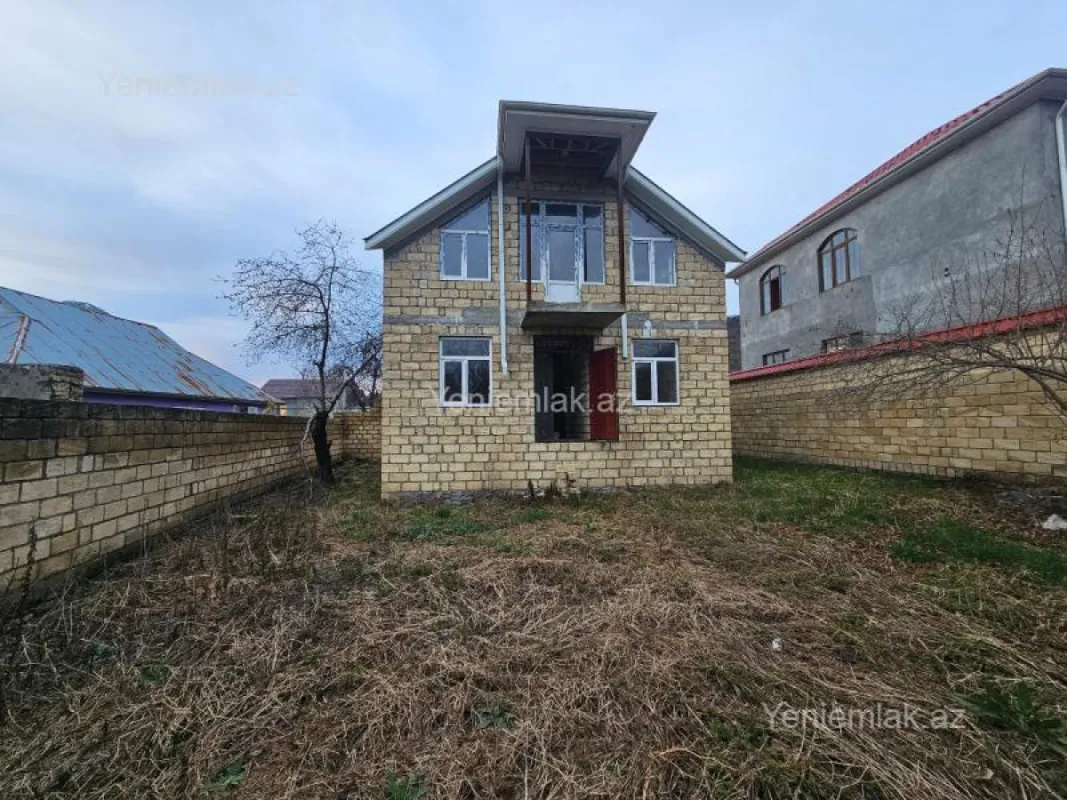 Satılır 5 otaqlı həyət evi 140 m²