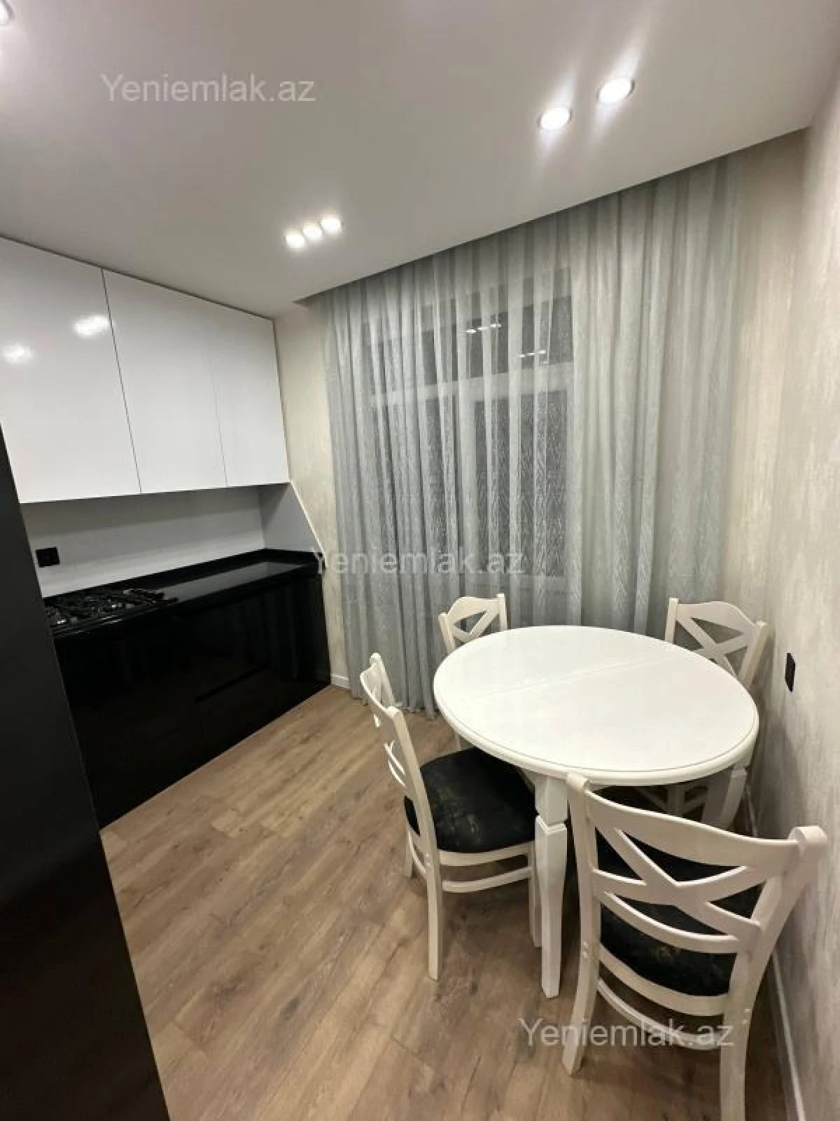 Satılır 2 otaqlı köhnə tikili 60 m²