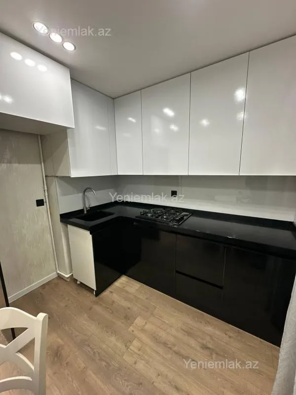 Satılır 2 otaqlı köhnə tikili 60 m²
