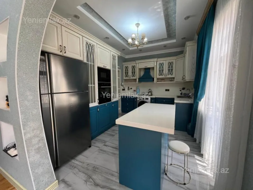 Satılır 6 otaqlı həyət evi 200 m²