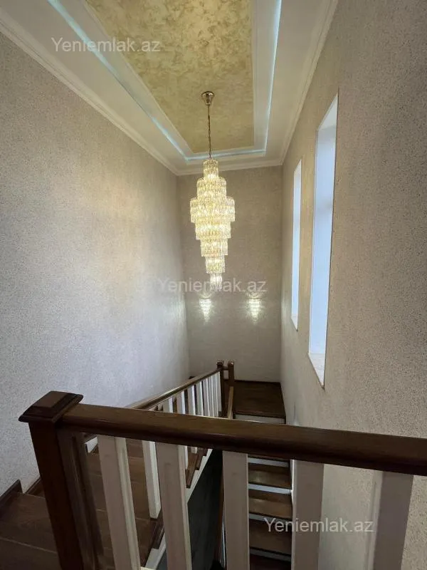 Satılır 6 otaqlı həyət evi 200 m²