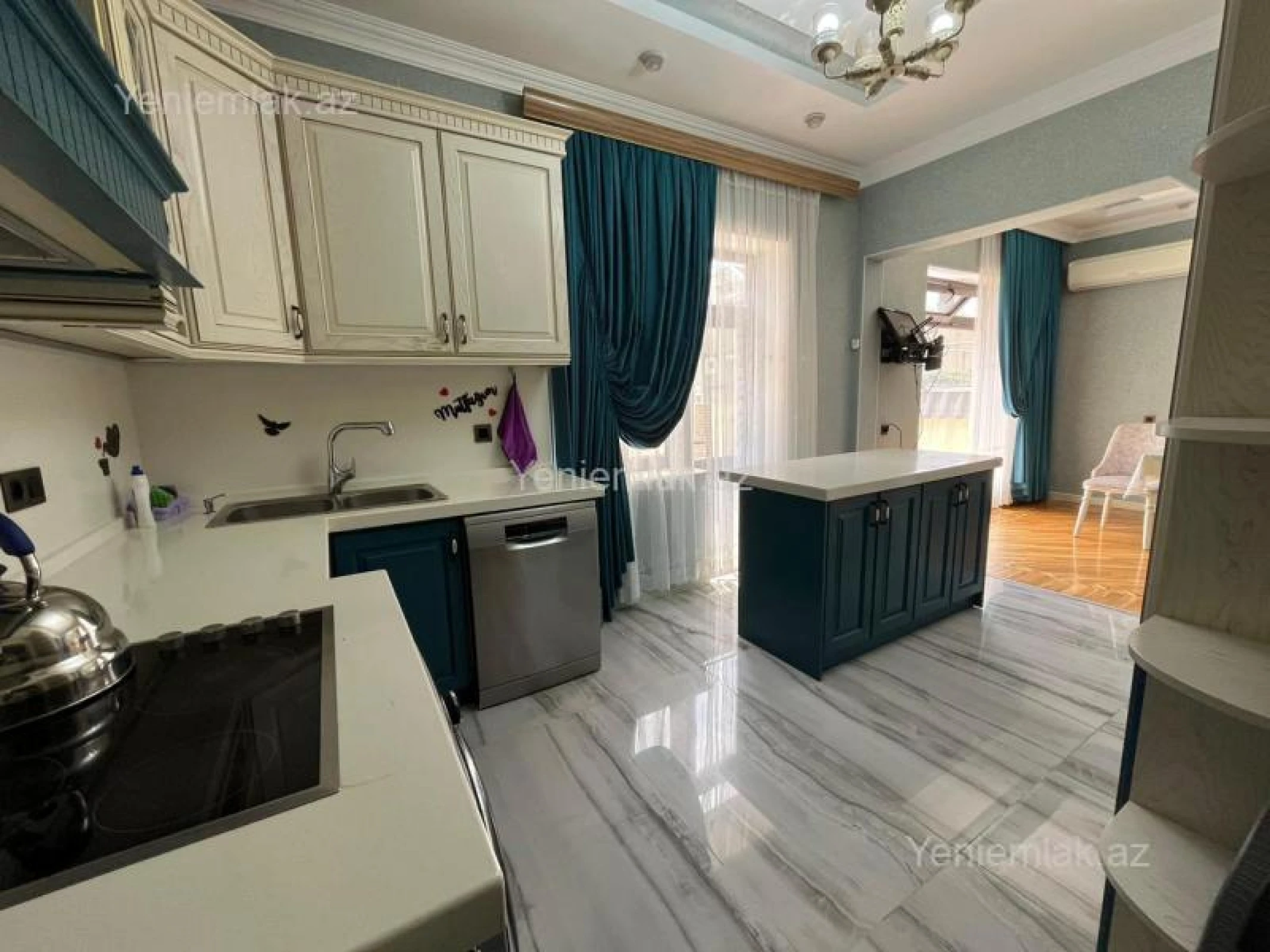 Satılır 6 otaqlı həyət evi 200 m²