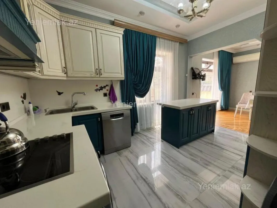 Satılır 6 otaqlı həyət evi 200 m²