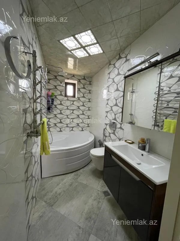 Satılır 6 otaqlı həyət evi 200 m²