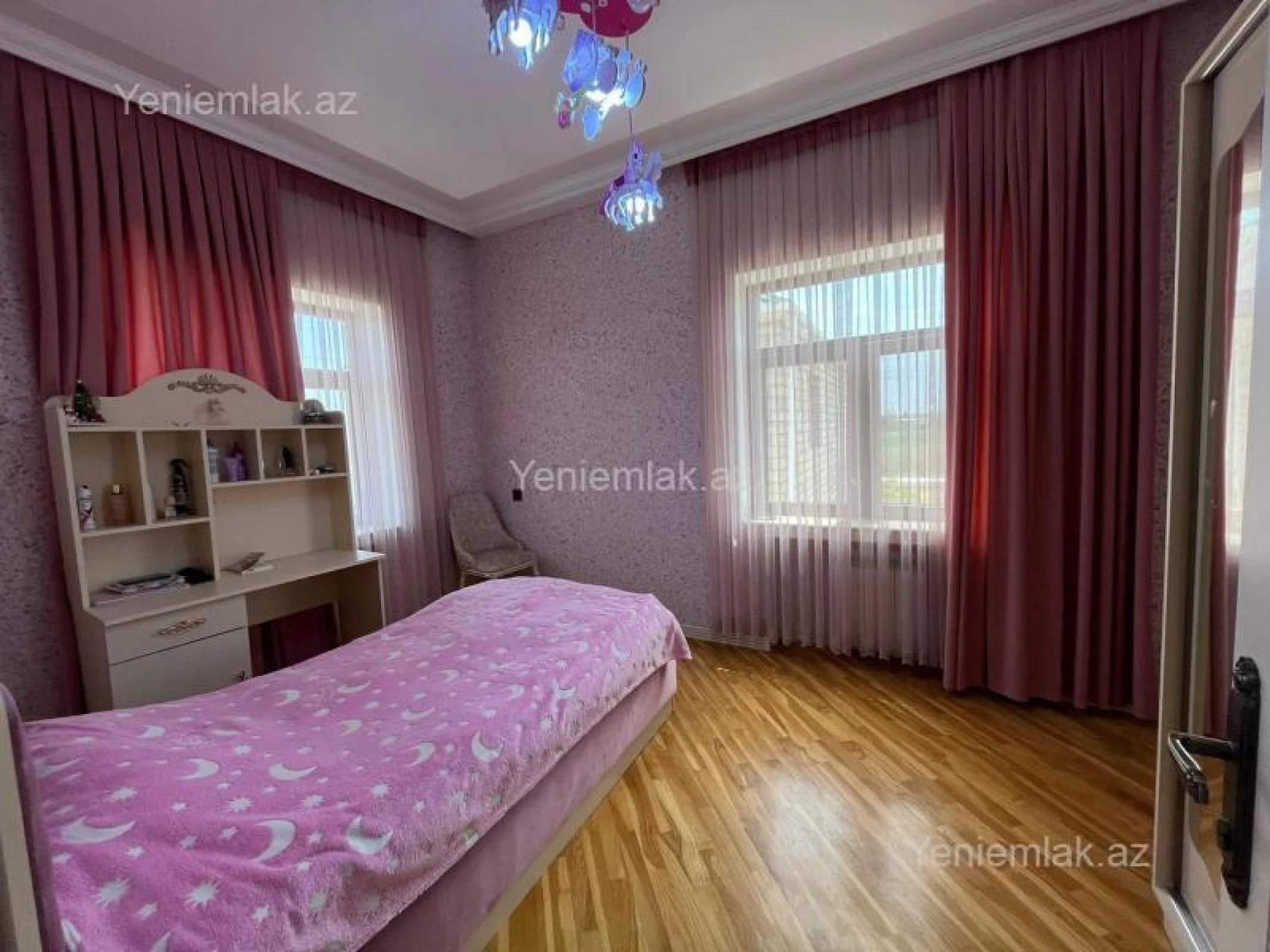 Satılır 6 otaqlı həyət evi 200 m²