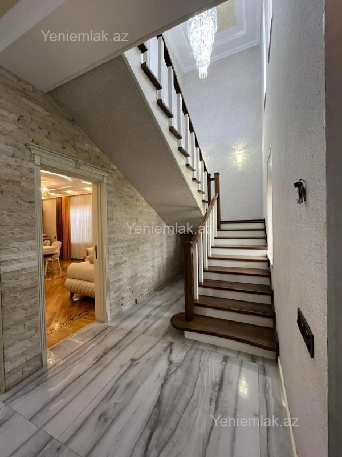Satılır 6 otaqlı həyət evi 200 m²