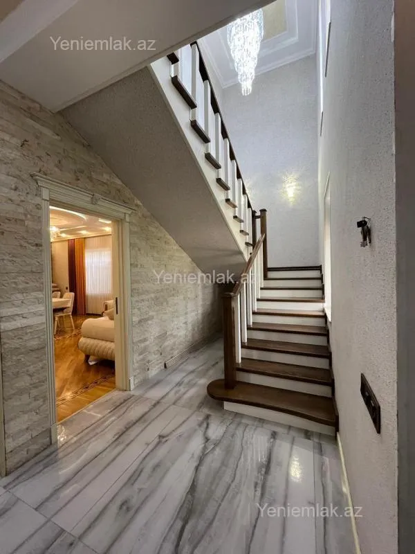 Satılır 6 otaqlı həyət evi 200 m²